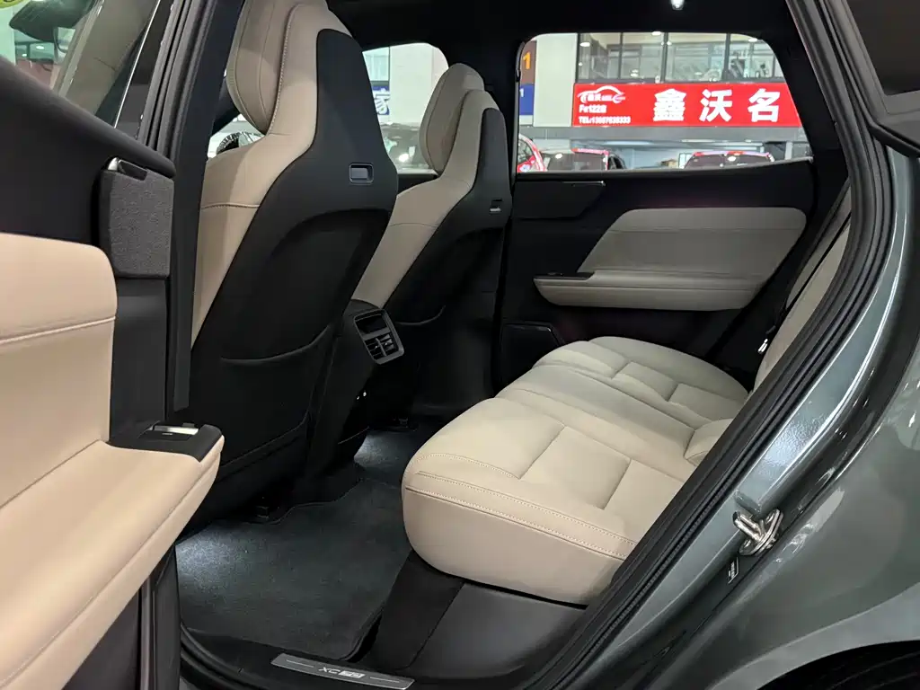 Volvo XC70 PHEV — миниатюра 7