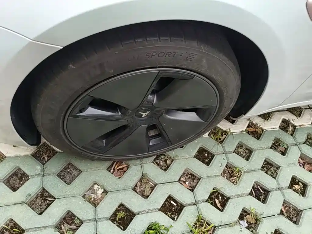 Tesla Model 3 — миниатюра 23