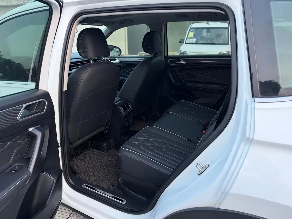 Volkswagen Tiguan L — миниатюра 5