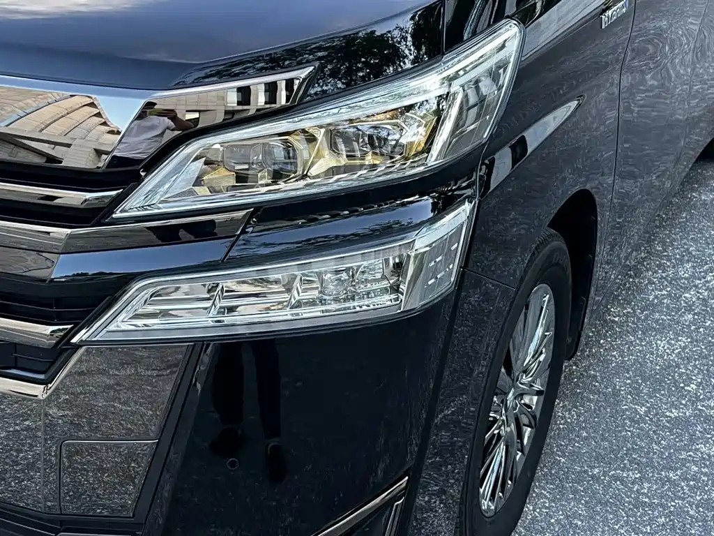 Toyota Vellfire — миниатюра 4