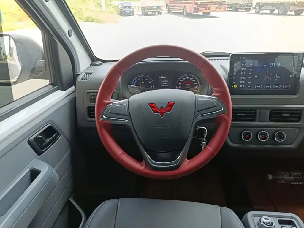 Wuling Yangguang — миниатюра 11