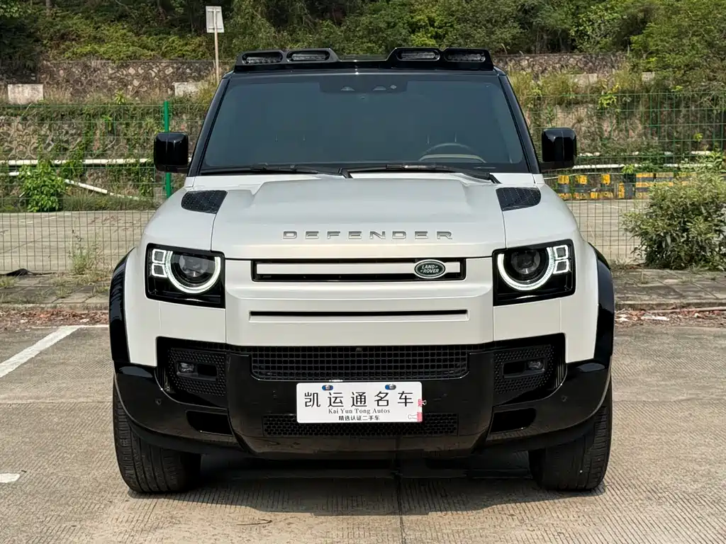 Land Rover Defender 2025