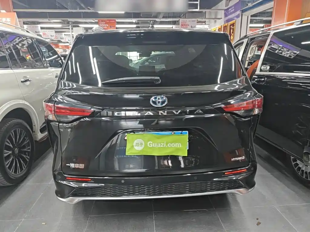 Toyota Granvia — миниатюра 6