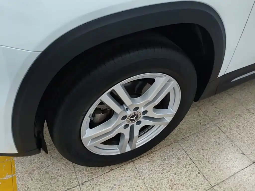 Mercedes-Benz GLB — миниатюра 23