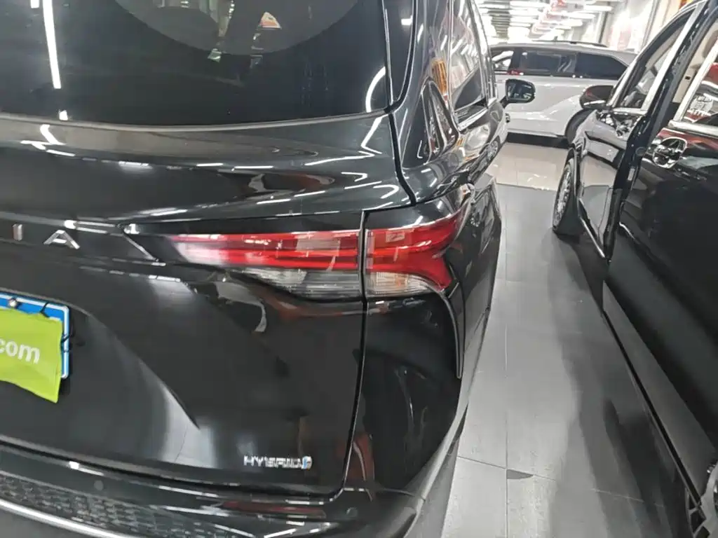 Toyota Granvia — миниатюра 8