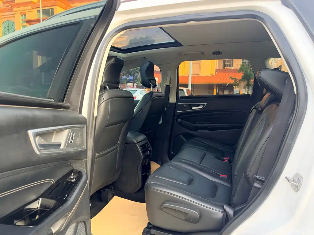 Ford Edge — миниатюра 12