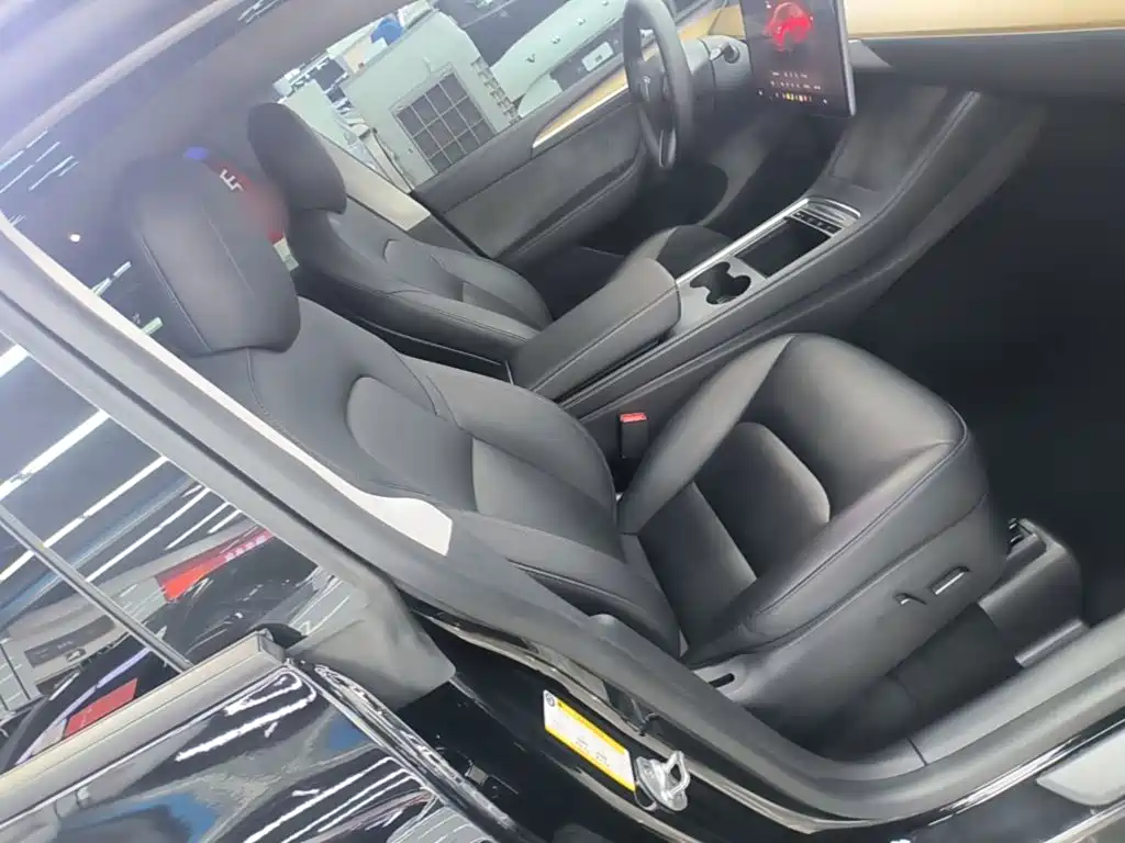 Tesla Model Y — миниатюра 25