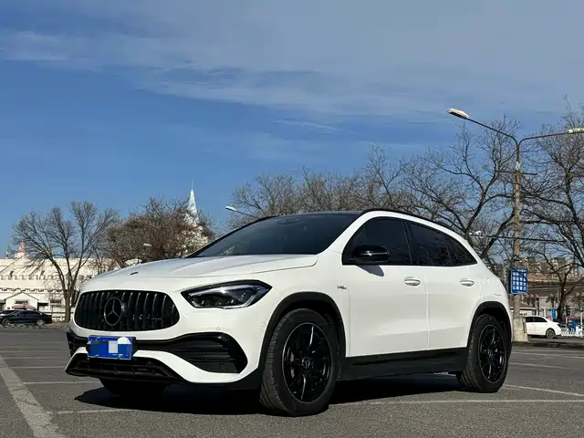 MERCEDES-BENZ GLA AMG 2023