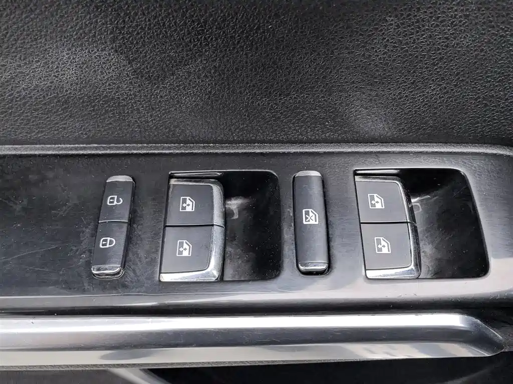 BAIC BJ40 2018 PLUS 2.3T AT Flagship V