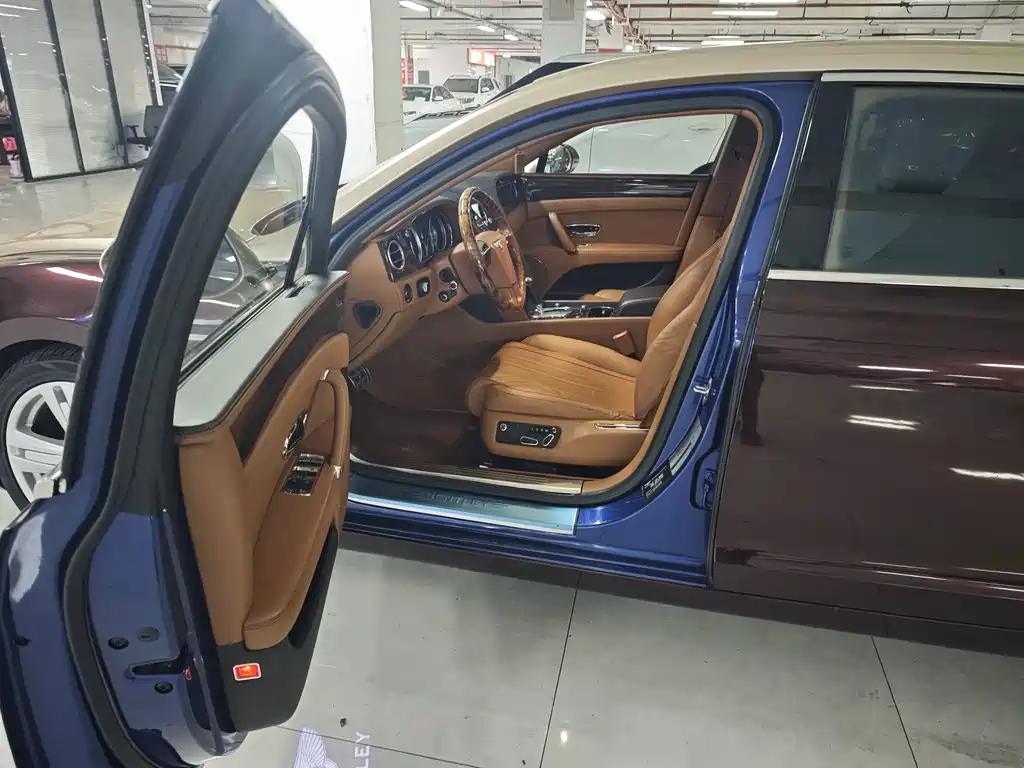 Bentley Flying Spur — миниатюра 7