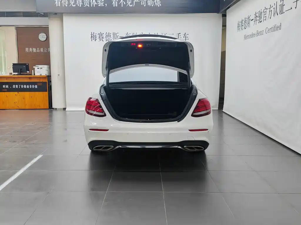 Mercedes-Benz E-Class — миниатюра 6