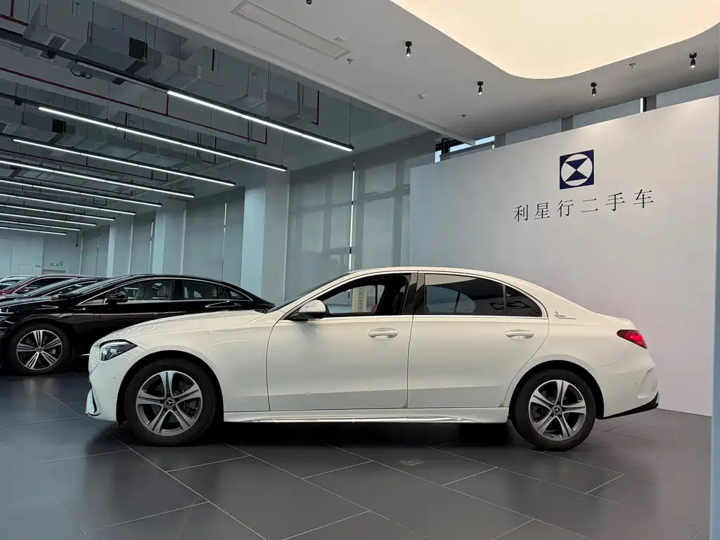 Mercedes-Benz C-Class — миниатюра 3