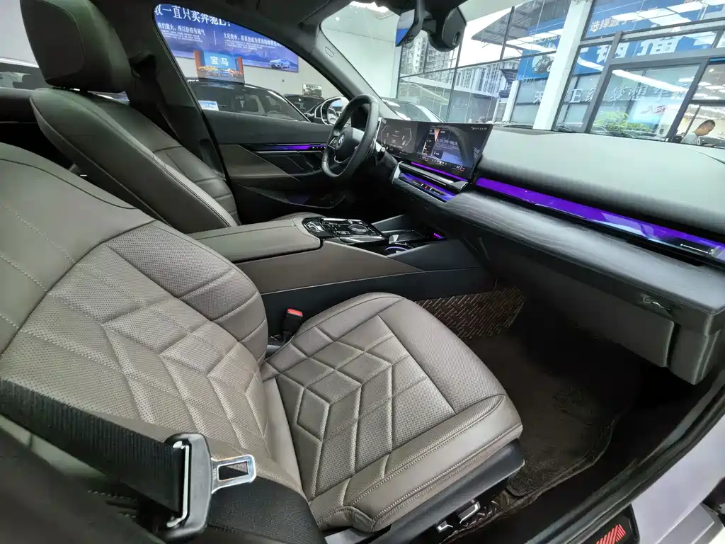 BMW 5 Series — миниатюра 20