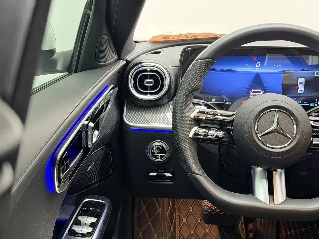 Mercedes-Benz C-Class — миниатюра 11