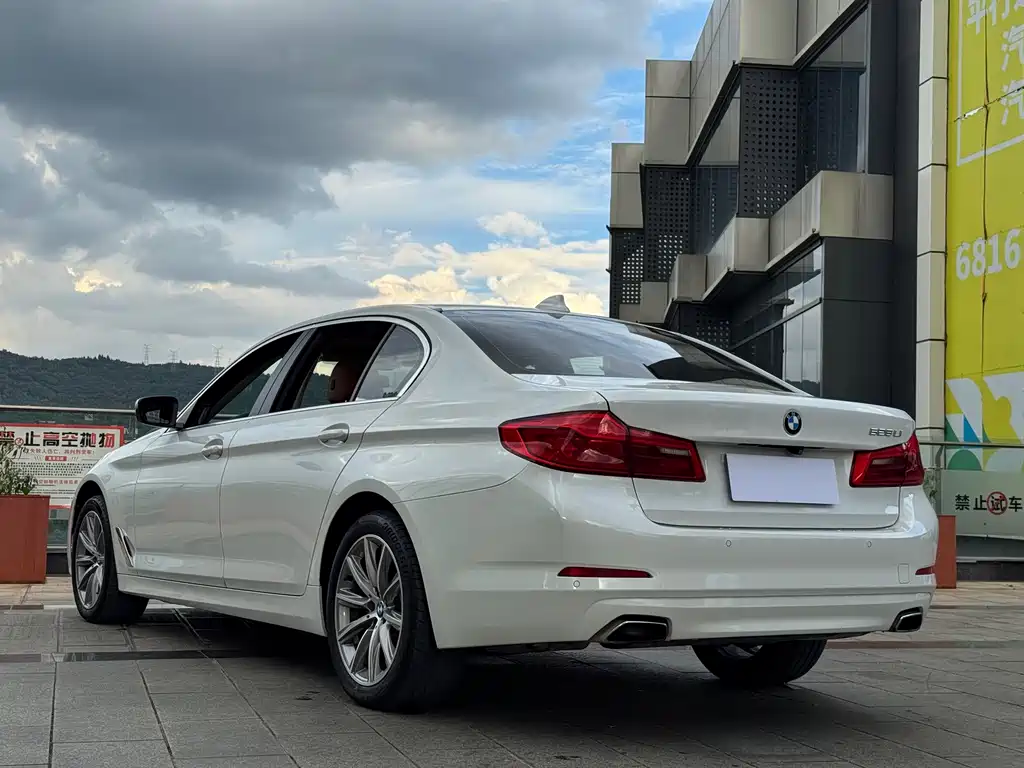 BMW 5 Series — миниатюра 5