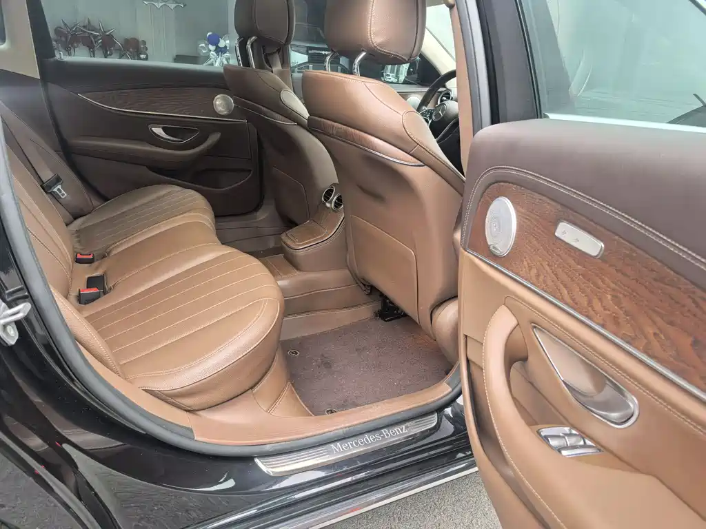 Mercedes-Benz E-Class - фото 10