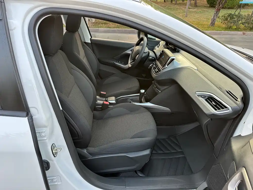 Peugeot 2008 — миниатюра 19