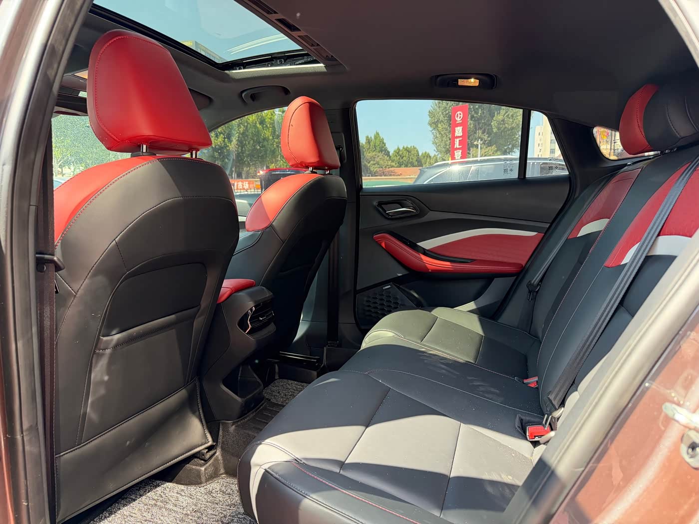MG MG5 1.5 л 2023 г. шампань/коричневый, пробег 15000 км