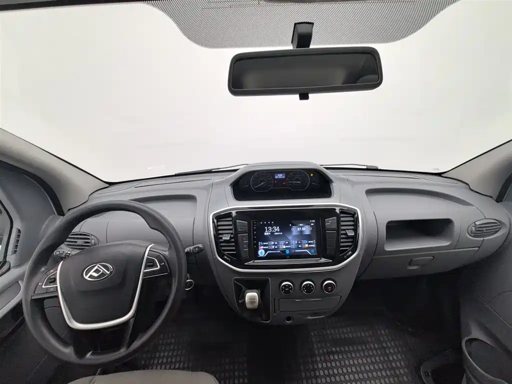 Maxus V80 2023 2.0T MT 3 мест