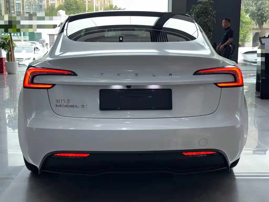 Tesla Model 3 — миниатюра 9
