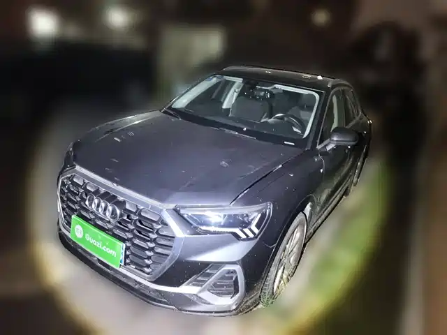 AUDI  Q3