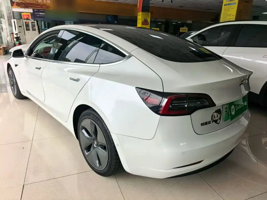Tesla Model 3 — миниатюра 5