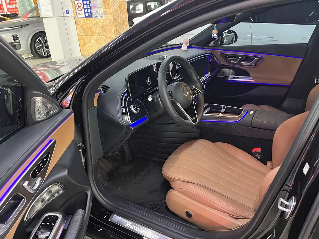 Mercedes-Benz E-Class — миниатюра 2