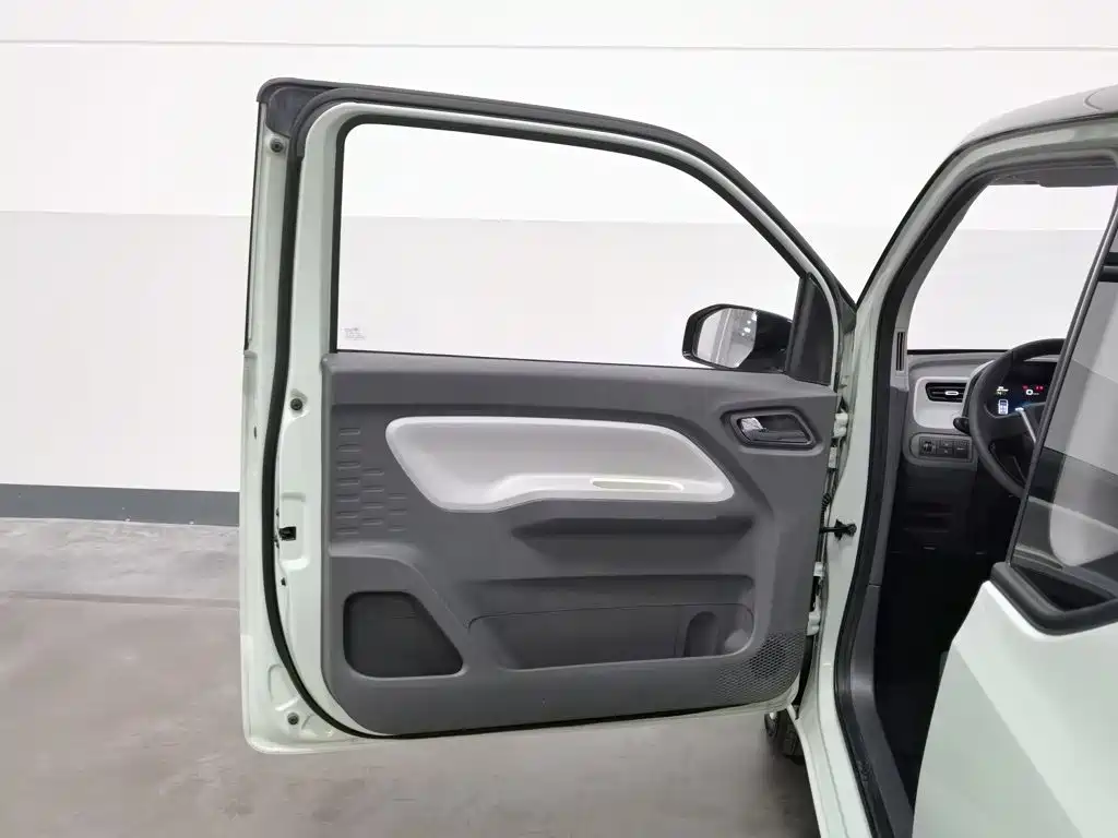 Wuling MINIEV — миниатюра 8