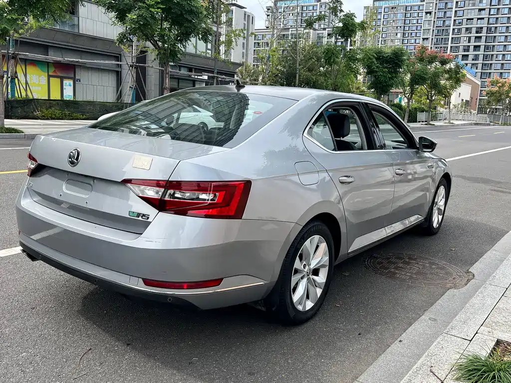 Skoda Superb — миниатюра 13
