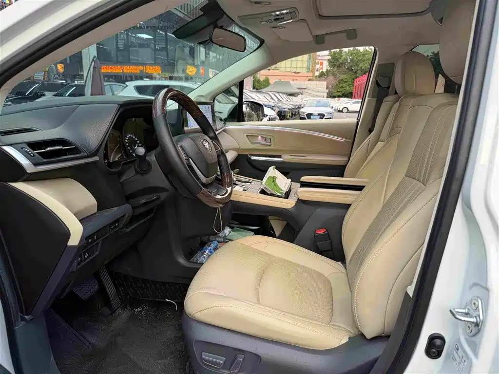 Toyota Sienna — миниатюра 7