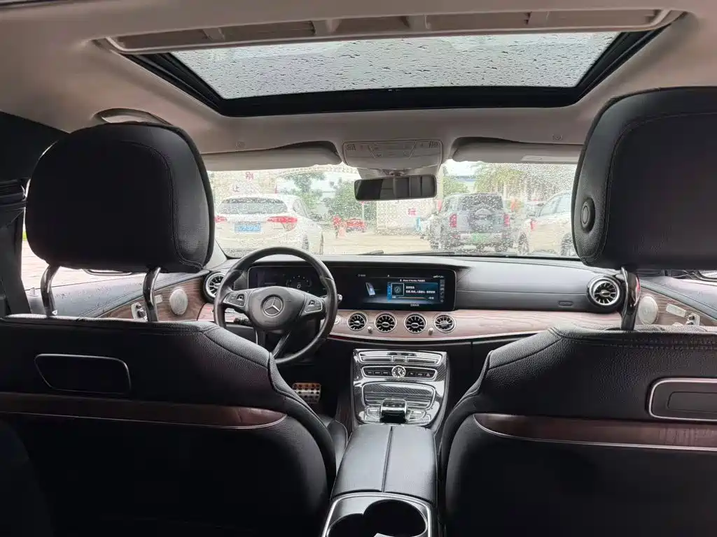 Mercedes-Benz E-Class — миниатюра 7
