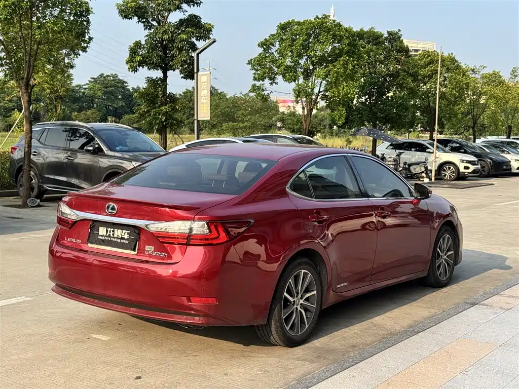 Lexus ES — миниатюра 9