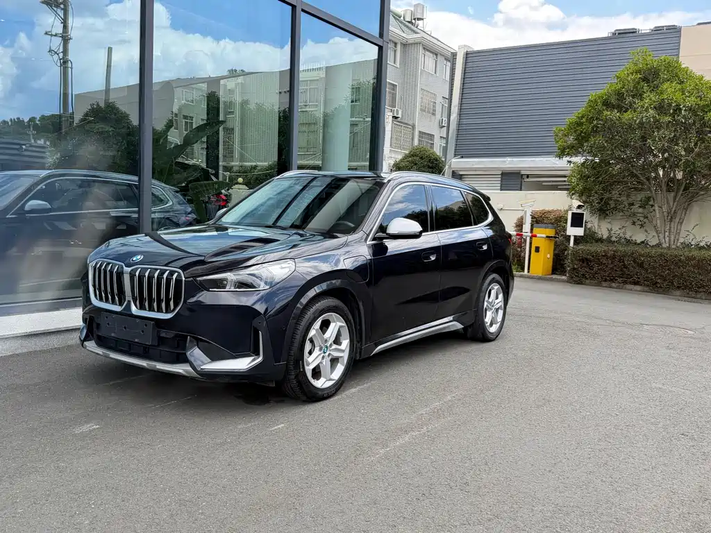 BMW iX1