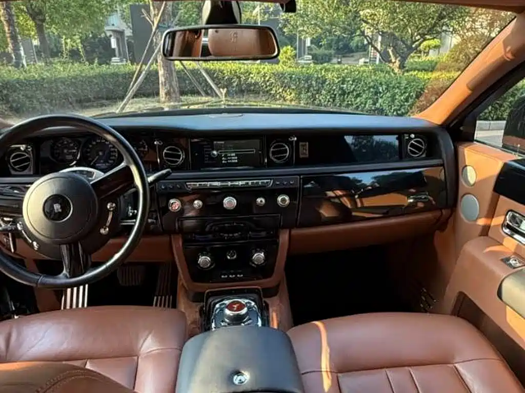 Rolls-Royce Phantom — миниатюра 12