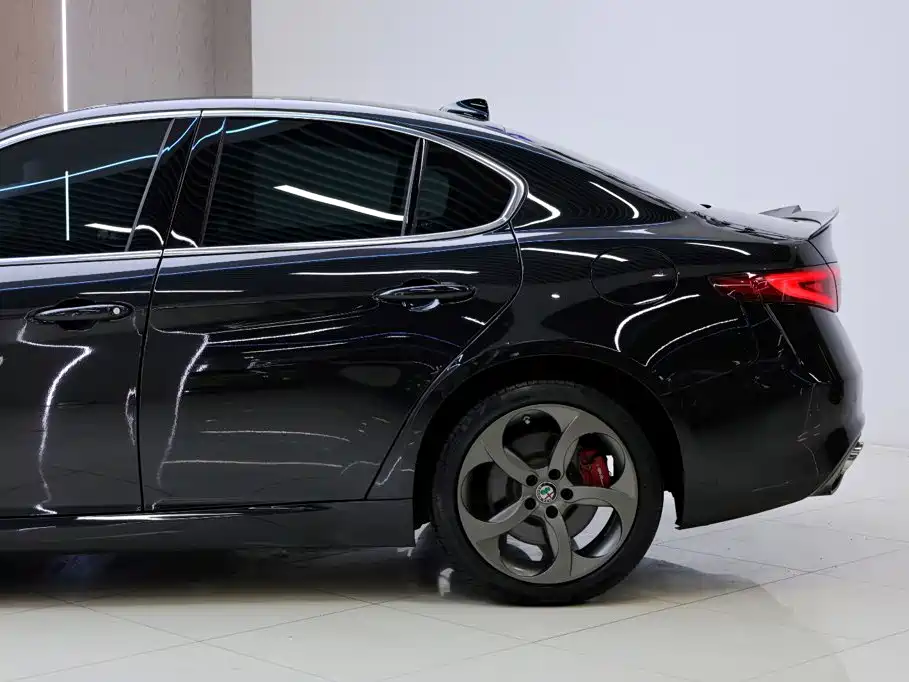 Alfa Romeo Giulia — миниатюра 4