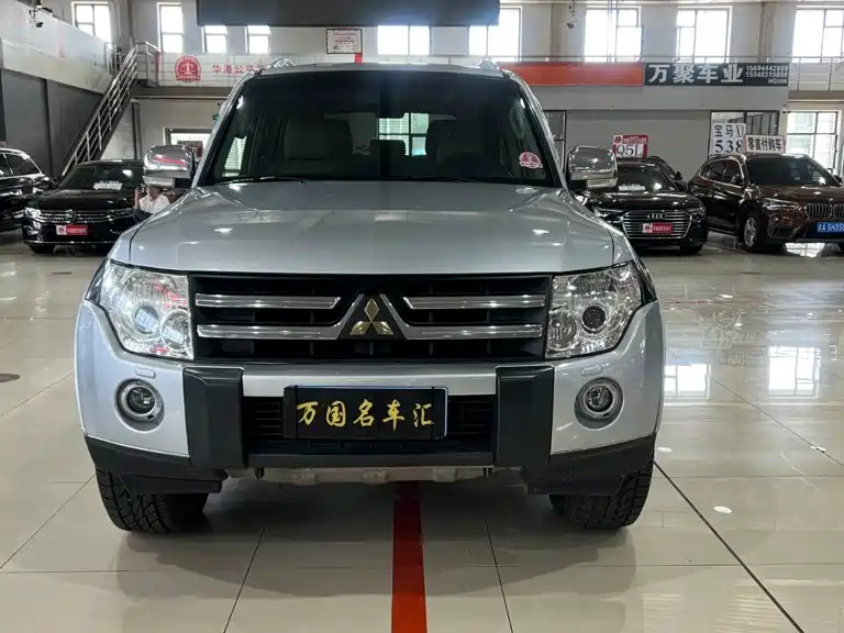 Mitsubishi Pajero (Import) — миниатюра 2