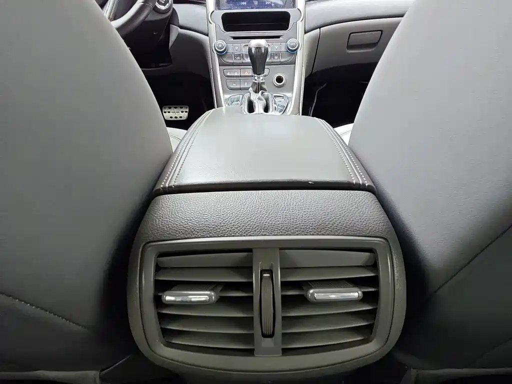 Chevrolet Malibu — миниатюра 15
