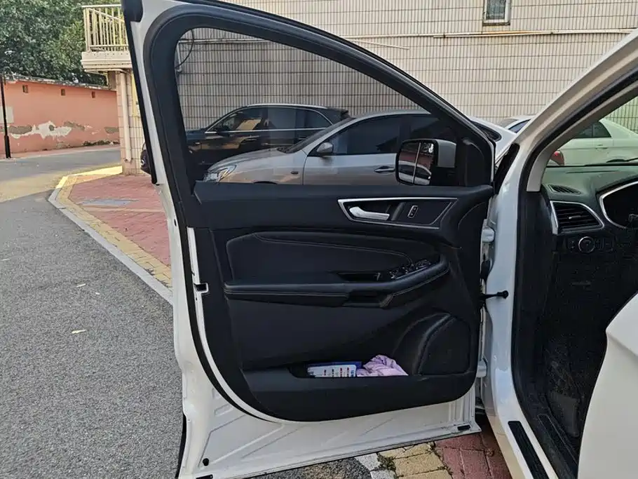 Ford Edge — миниатюра 7