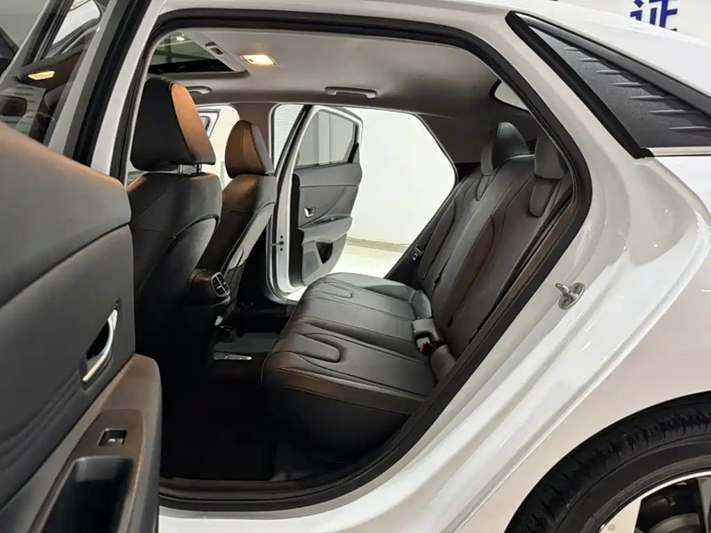 Hyundai Elantra — миниатюра 22