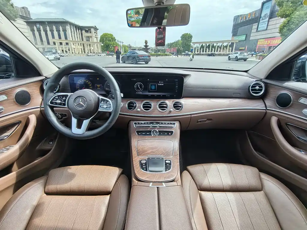 Mercedes-Benz E-Class — миниатюра 14