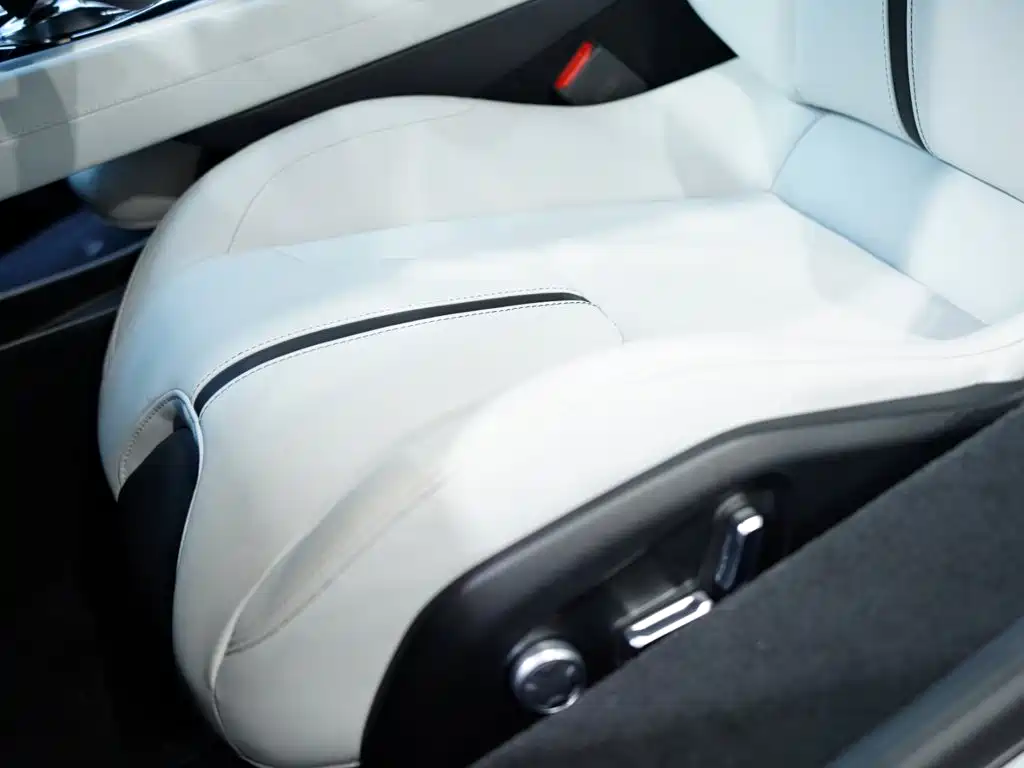 Lotus Emira — миниатюра 24