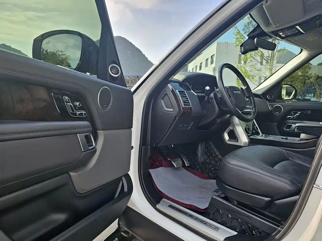 Land Rover Range Rover — миниатюра 6