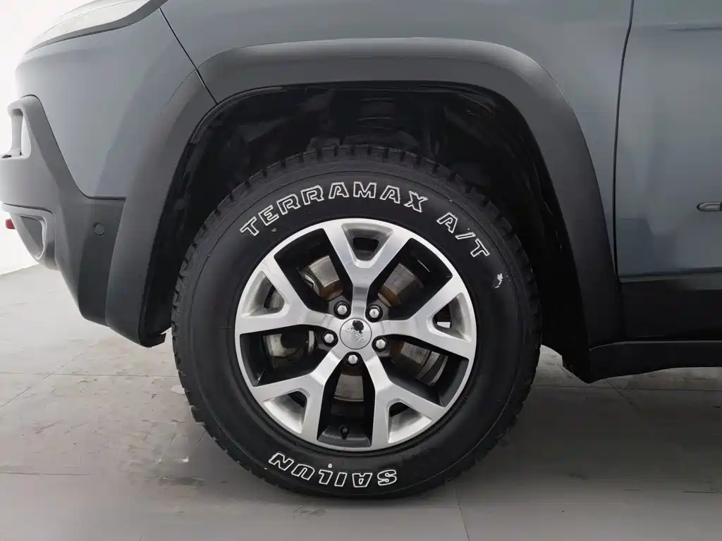 Jeep Cherokee (Import) — миниатюра 17