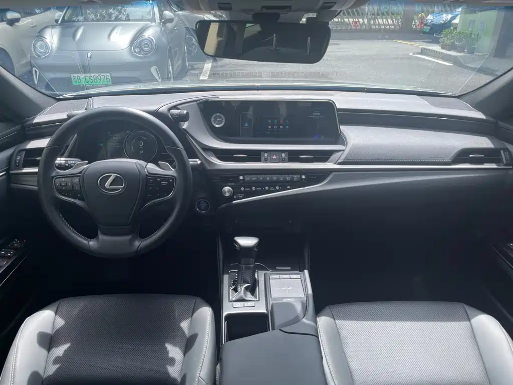 Lexus ES 2020 300h