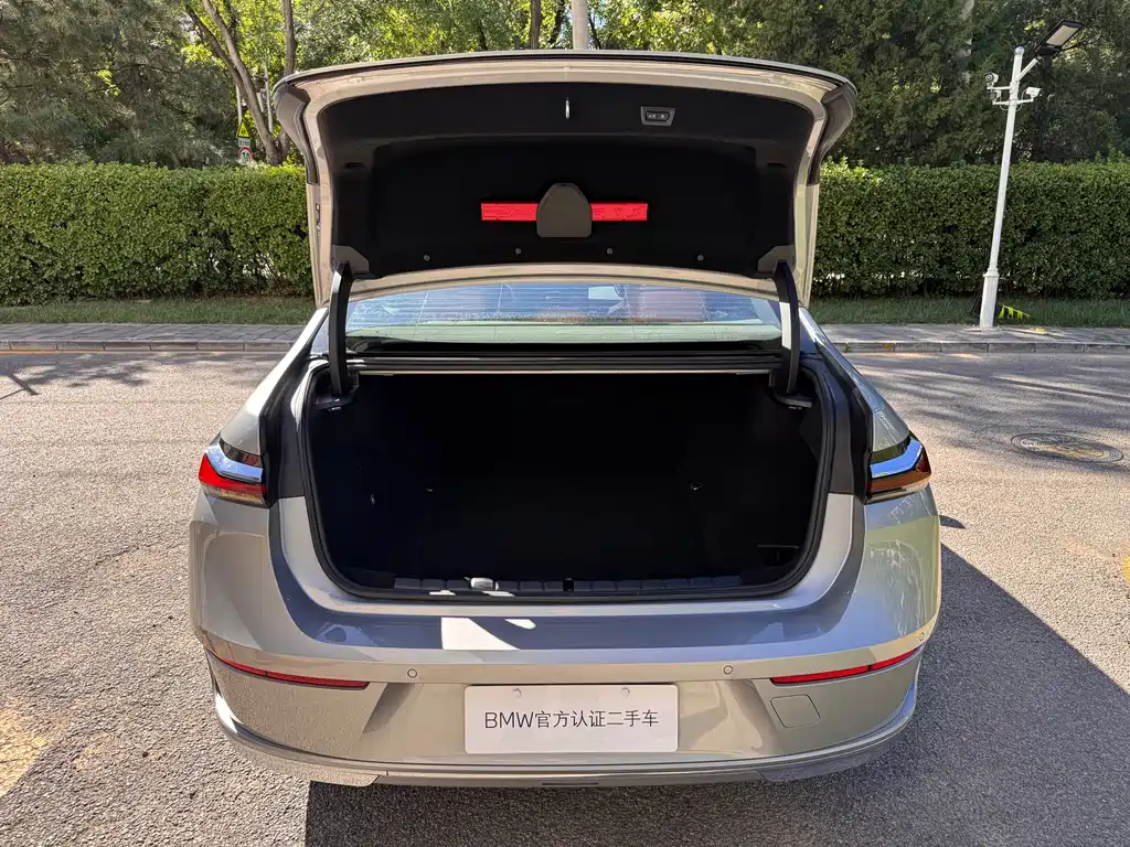 BMW i7 — миниатюра 6