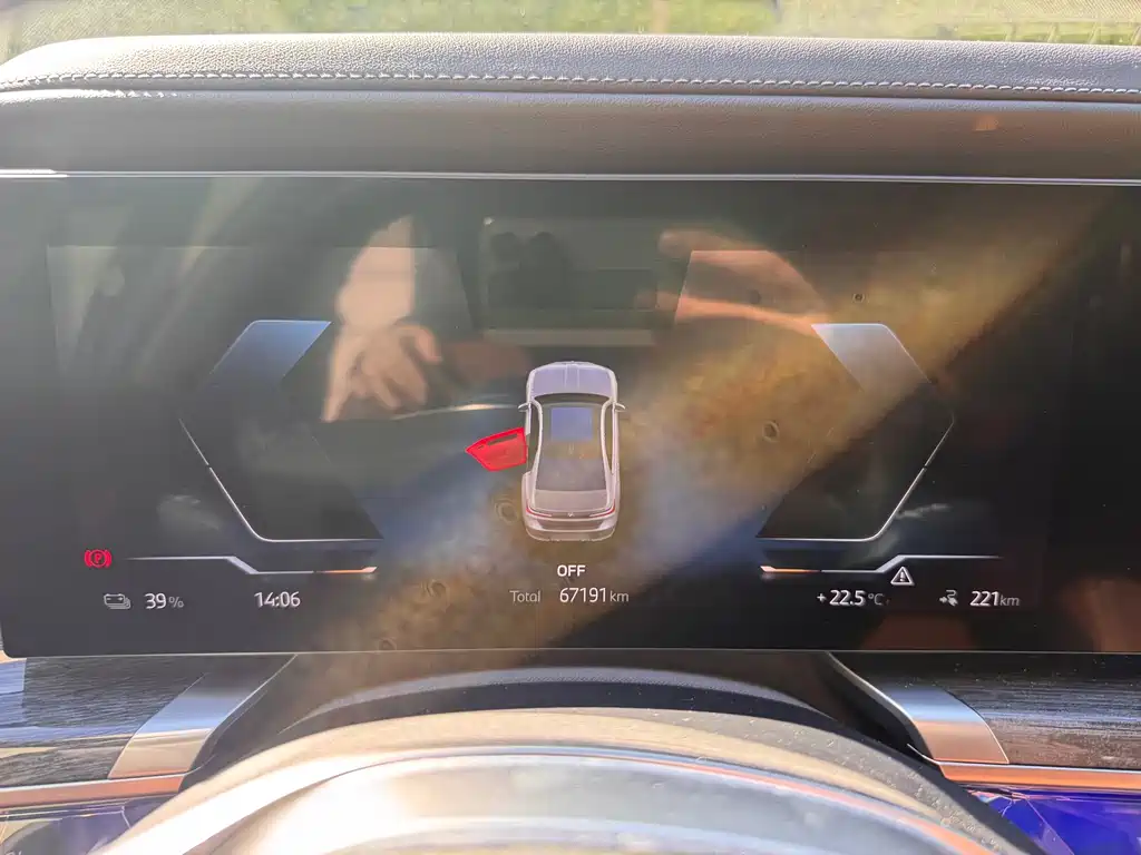 BMW i7 — миниатюра 11