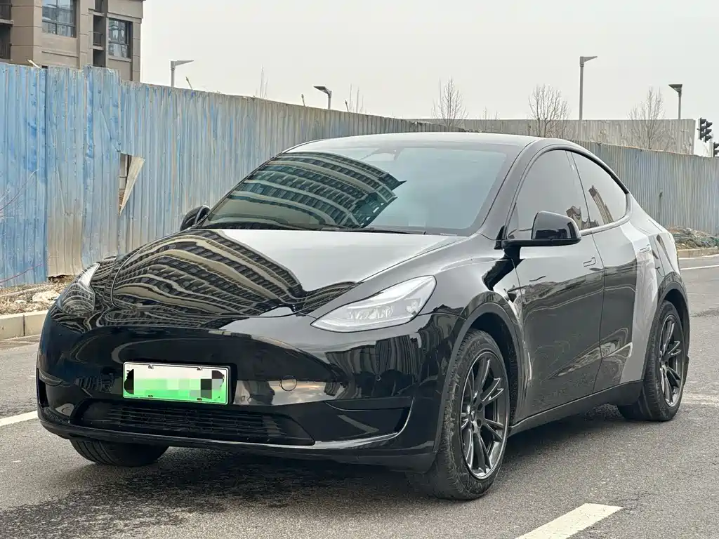 Tesla Model Y 2024