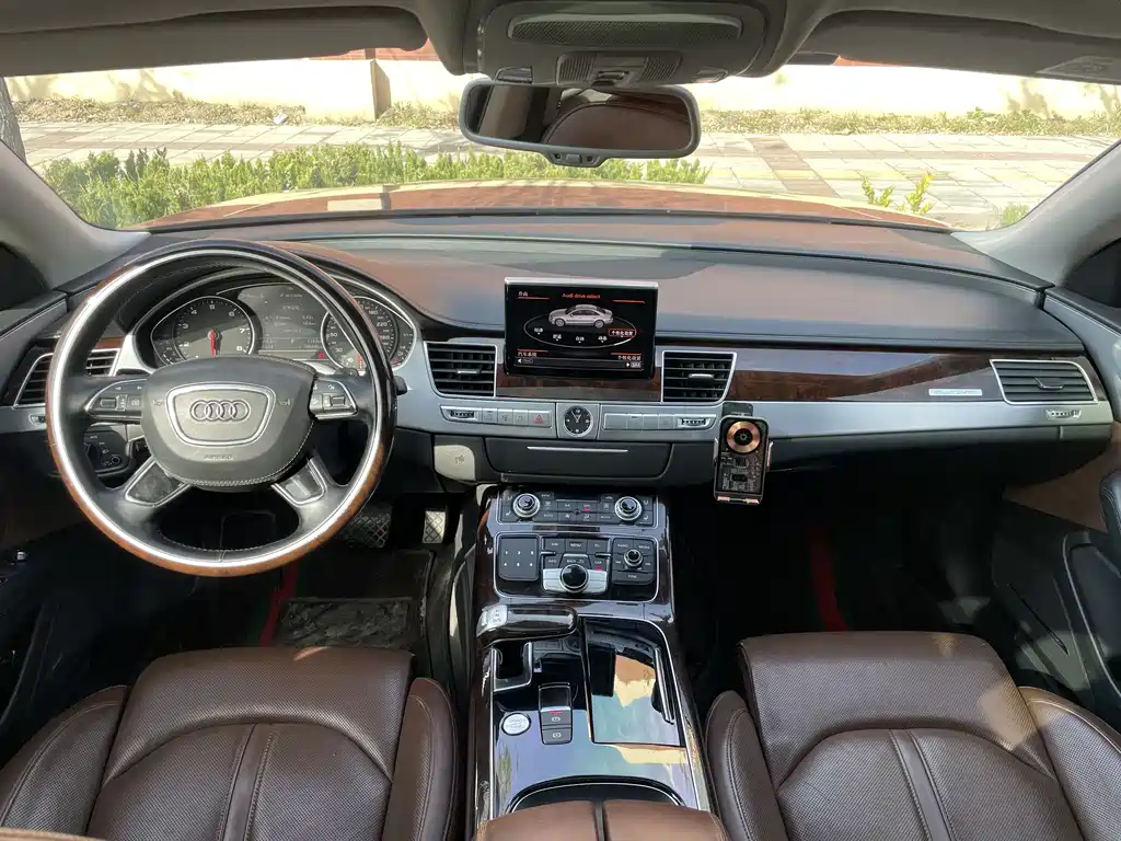 AUDI A8
