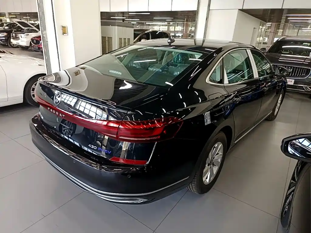 Volkswagen Passat PHEV — миниатюра 7