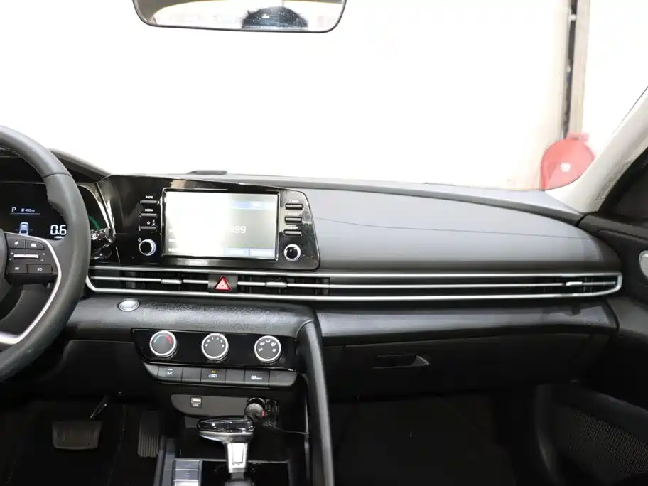 Hyundai Elantra — миниатюра 14